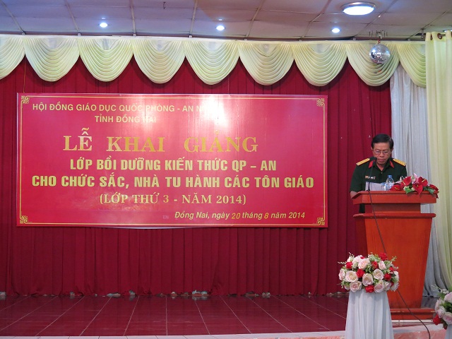 Dong Nai province Committee for Religious Affairs in coordination with the provincial Defense-Security Education Council holds the third Defense-Security knowledge training course for local religious dignitaries and followers